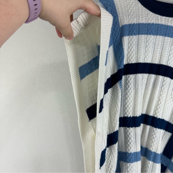 NEW Draper James White Blue Windowpane Cable Cape Poncho Size XS/Small - Picture 3 of 8